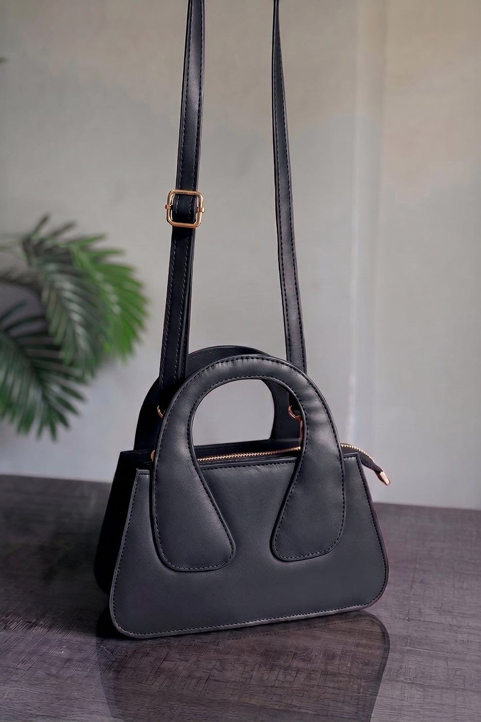 Elegant Crossbody Handbag